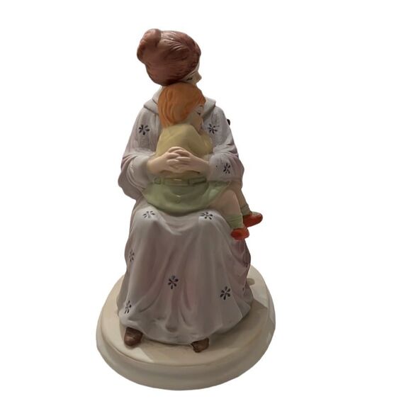 Current Inc vintage porcelain Mother & child figurine no chips cracks EVC - Picture 4 of 10